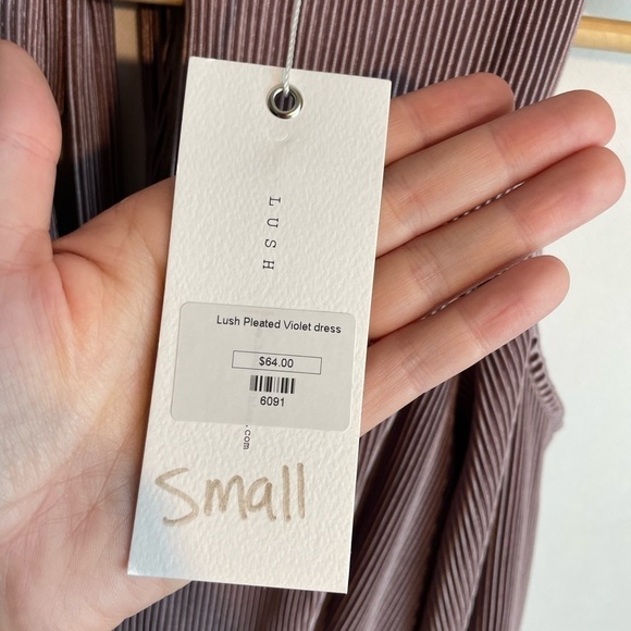 Lush Pleated Cold Shoulder Midi Dress Dusty Purple Lilac Small NWT - Picture 4 of 10